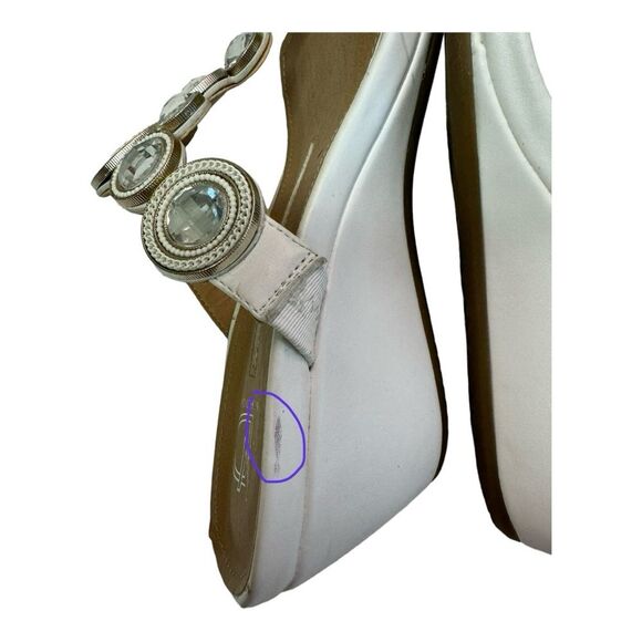 New Direction White Wedge Rhinestone Sandals Thong Strap Embellished - Picture 10 of 15